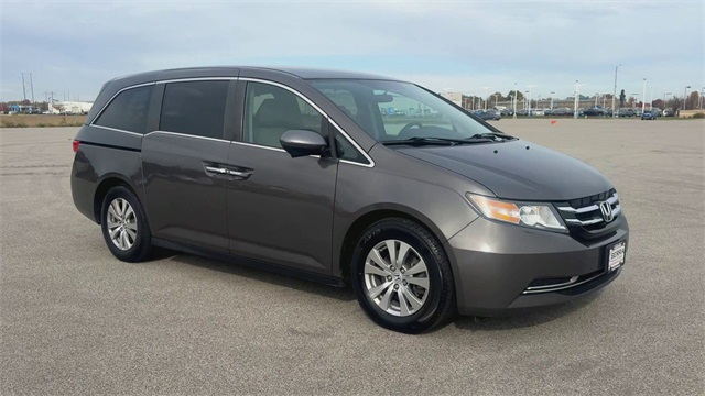 Used 2016 Honda Odyssey SE with VIN 5FNRL5H3XGB089064 for sale in O'Fallon, IL