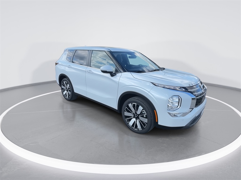2025 Mitsubishi Outlander SE photo 2