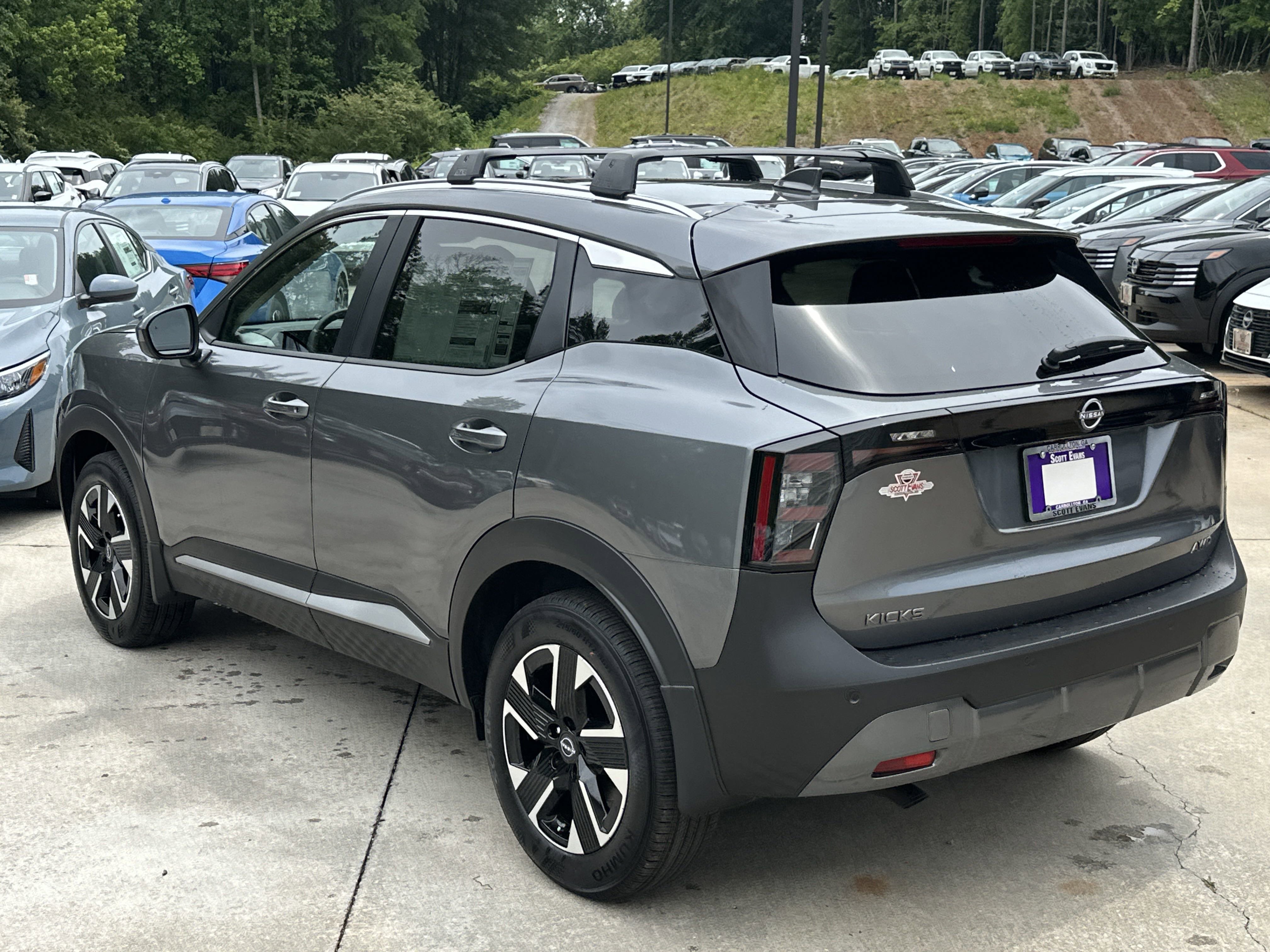 2025 Nissan Kicks SV photo 4