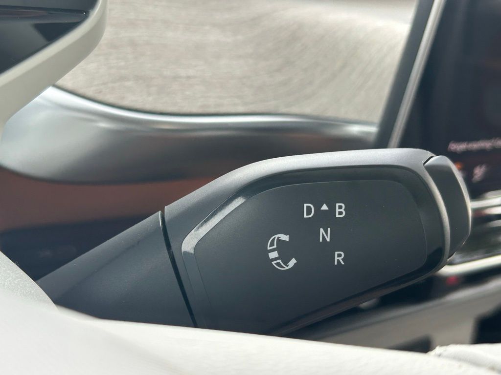 2025 Volkswagen ID. Buzz Pro Plus photo 21