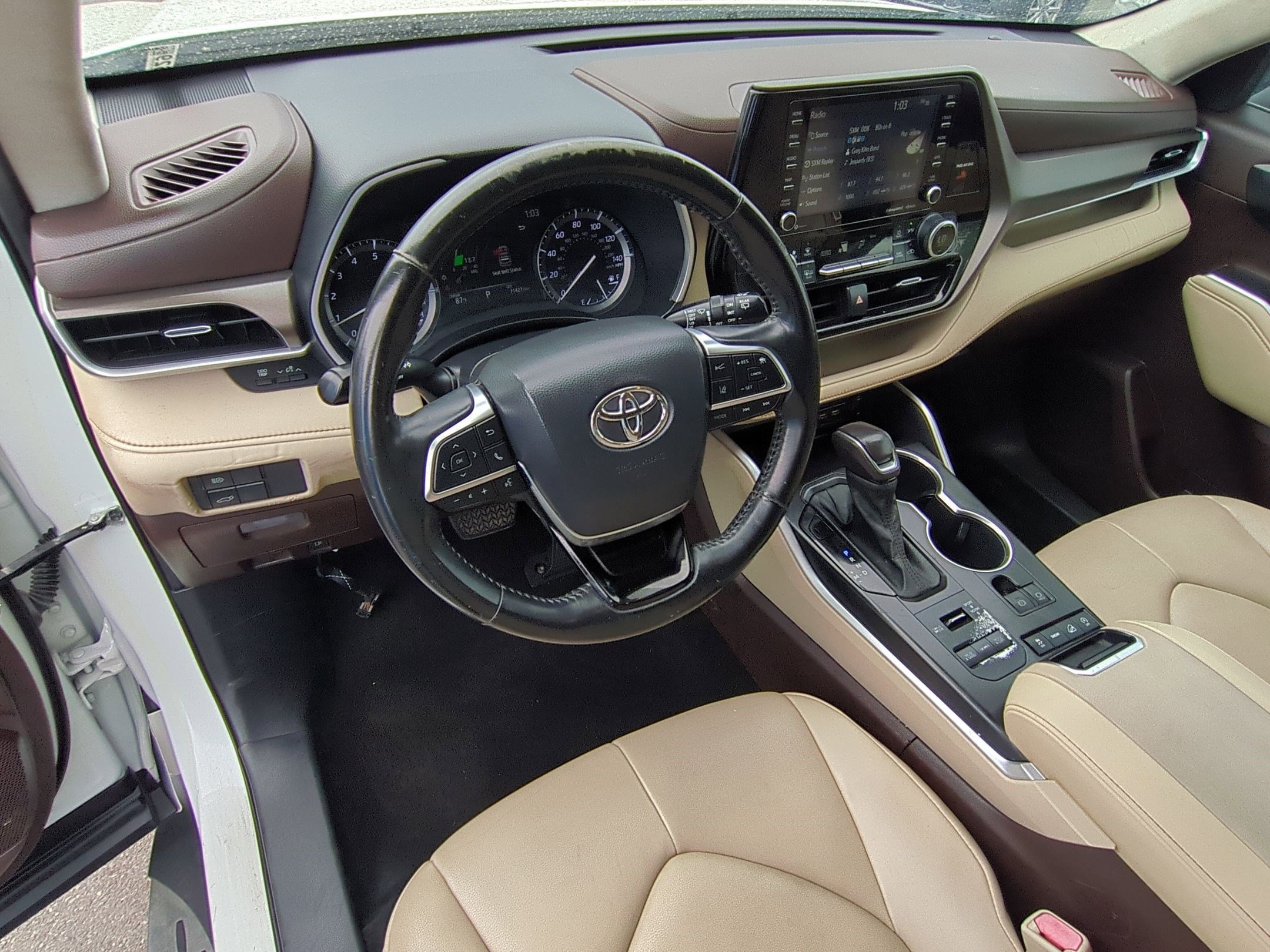 2021 Toyota Highlander XLE photo 12