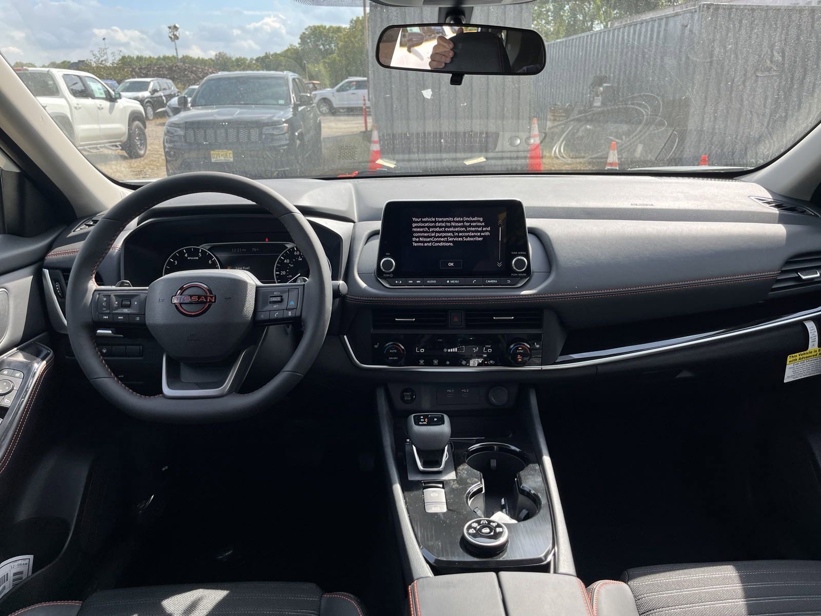 2025 Nissan Rogue SV photo 11