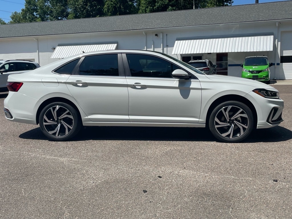 2025 Volkswagen Jetta SEL photo 2