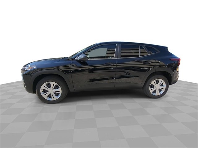 2024 Chevrolet Trax LS photo 4