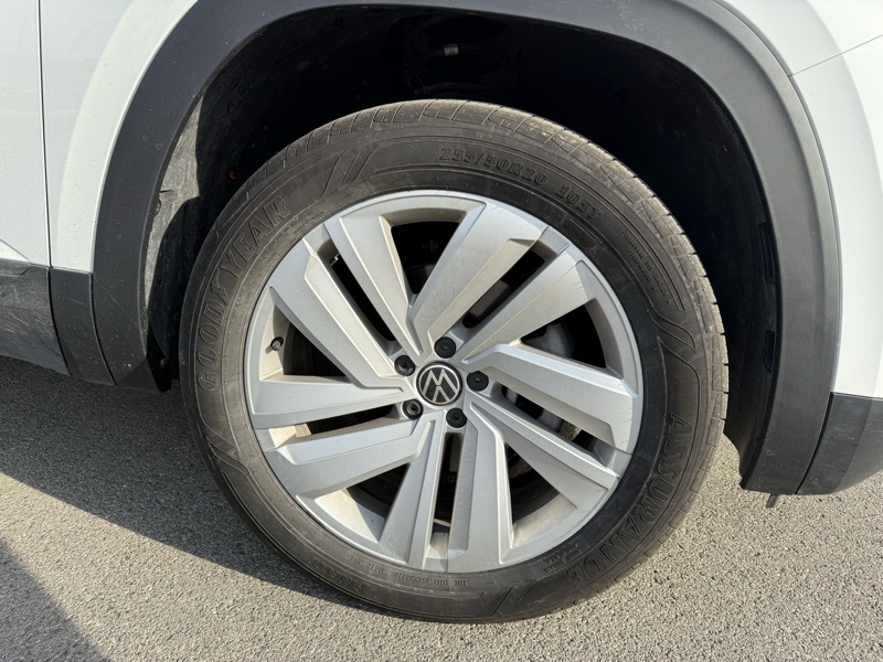 2023 Volkswagen Atlas Cross Sport V6 SE Technology photo 3