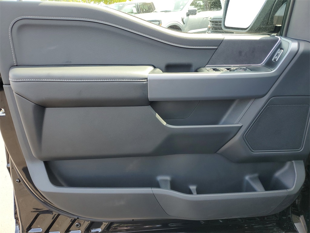 2025 Ford F-150 XLT photo 18