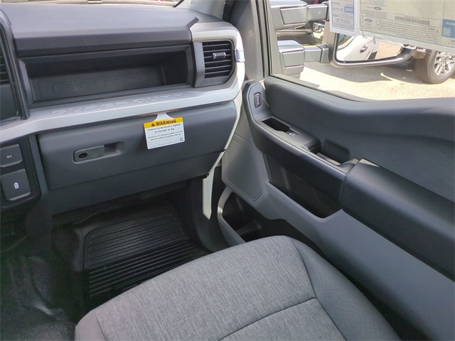 2026 Ford F-450 photo 16