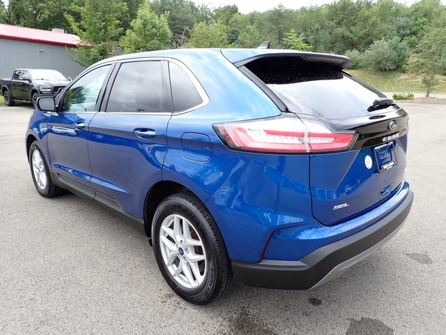 2022 Ford Edge SEL photo 2