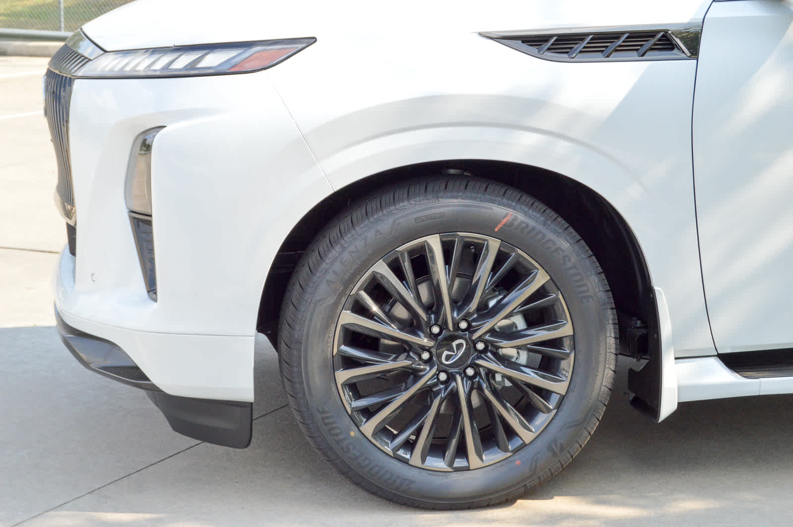 2026 Infiniti QX80 photo 3