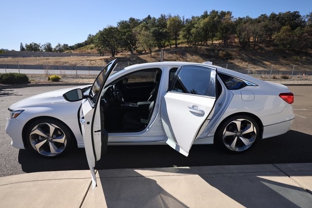 2020 Honda Accord Touring 2.0T photo 16