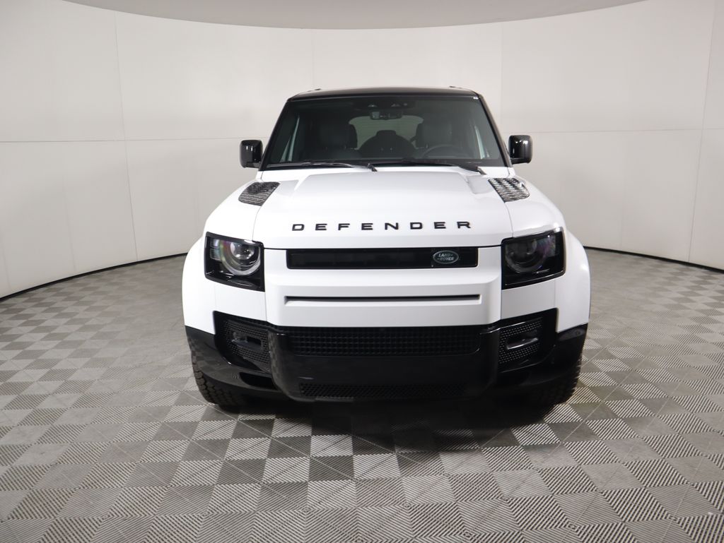 2025 Land Rover Defender 110 X-Dynamic SE photo 2