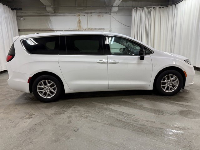 Used 2024 Chrysler Pacifica Touring L with VIN 2C4RC1BG7RR122906 for sale in Fairmont, Minnesota