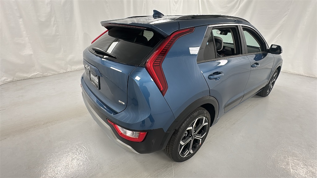2025 Kia Niro EX Touring photo 3