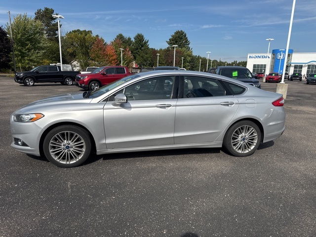 2014 Ford Fusion SE photo 2