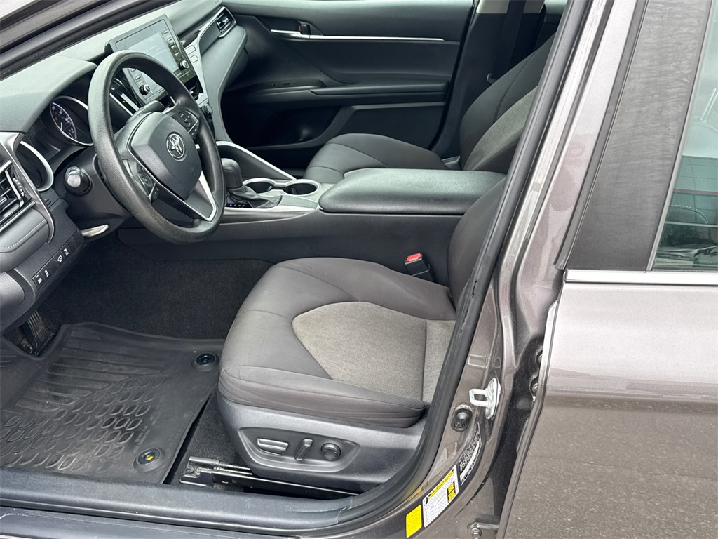 2021 Toyota Camry LE photo 8