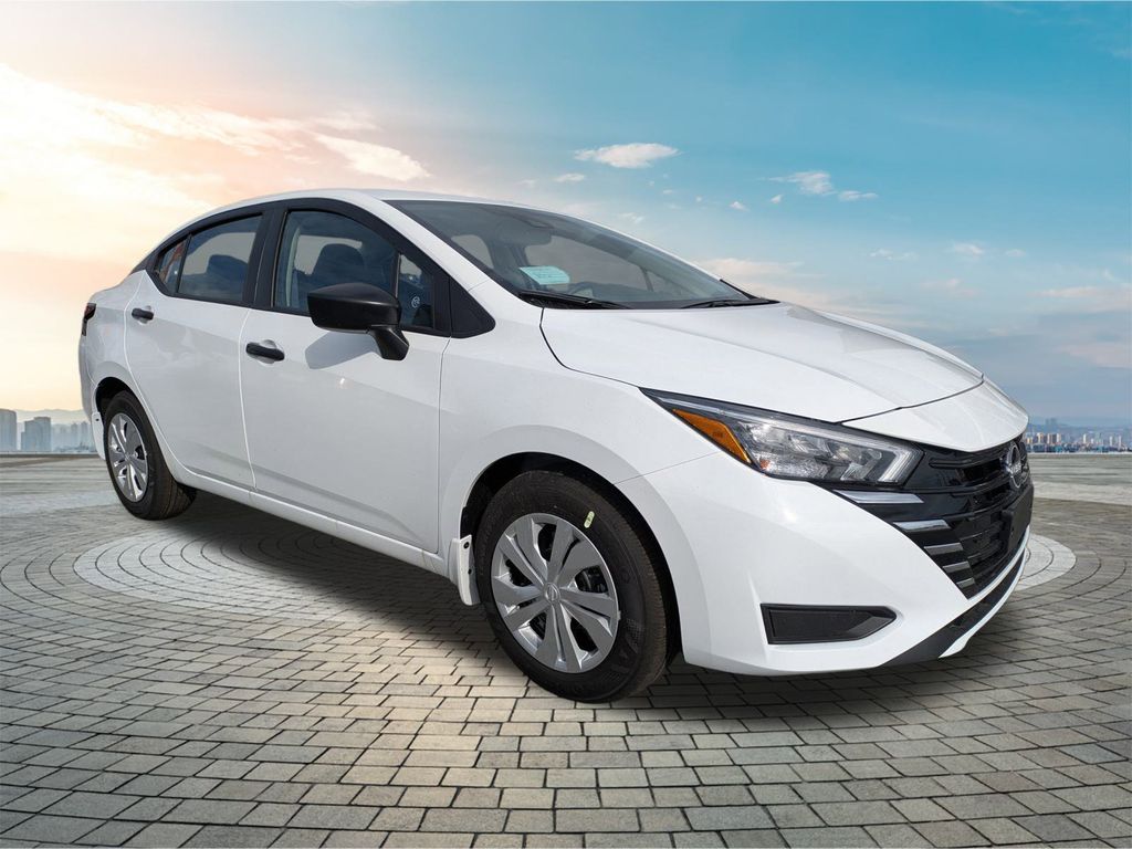 2025 Nissan Versa S's photo
