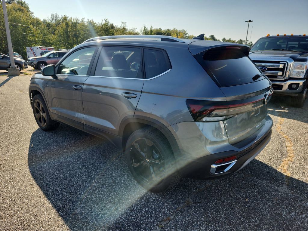 2025 Volkswagen Taos SEL photo 3