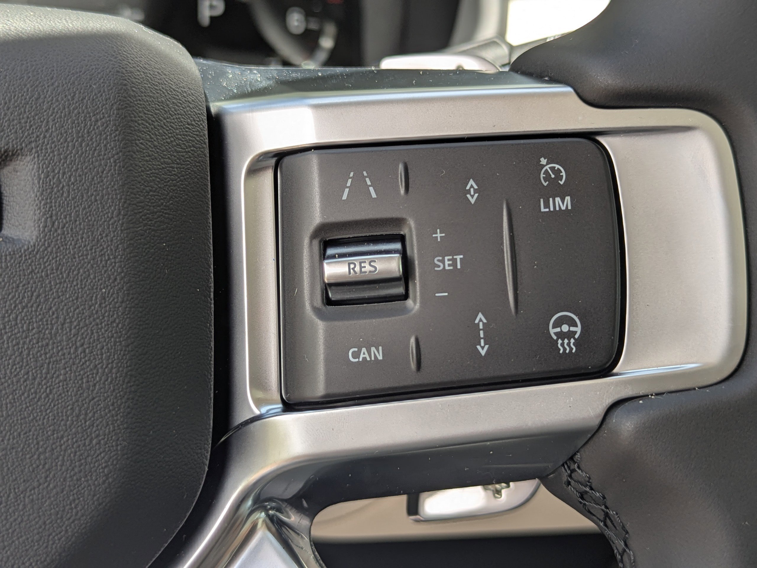 2025 Land Rover Discovery S photo 31