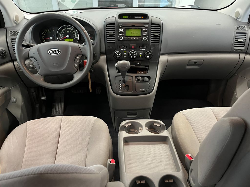 2010 Kia Sedona LX photo 16