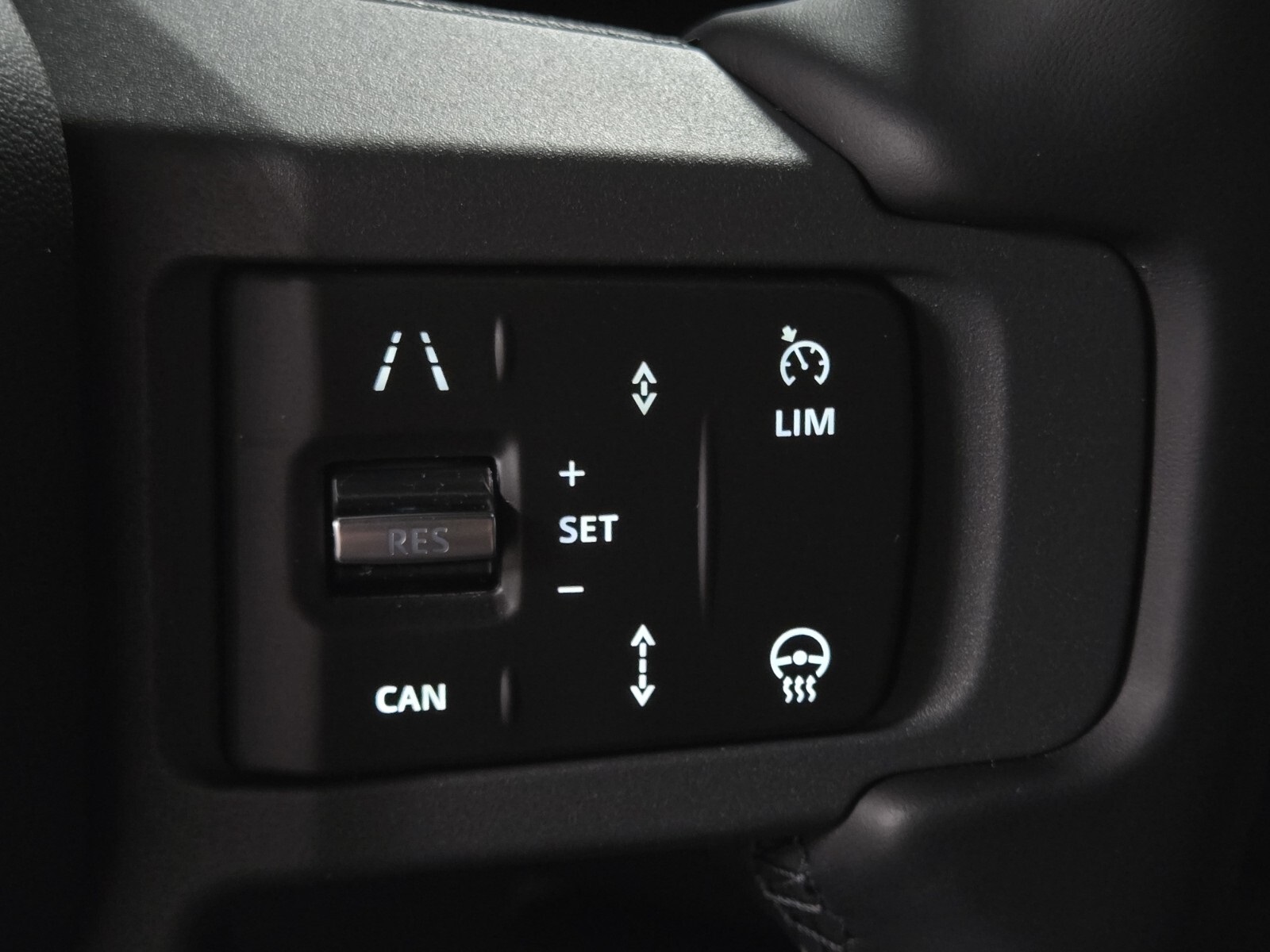 2025 Land Rover Defender 90 X-Dynamic SE photo 22