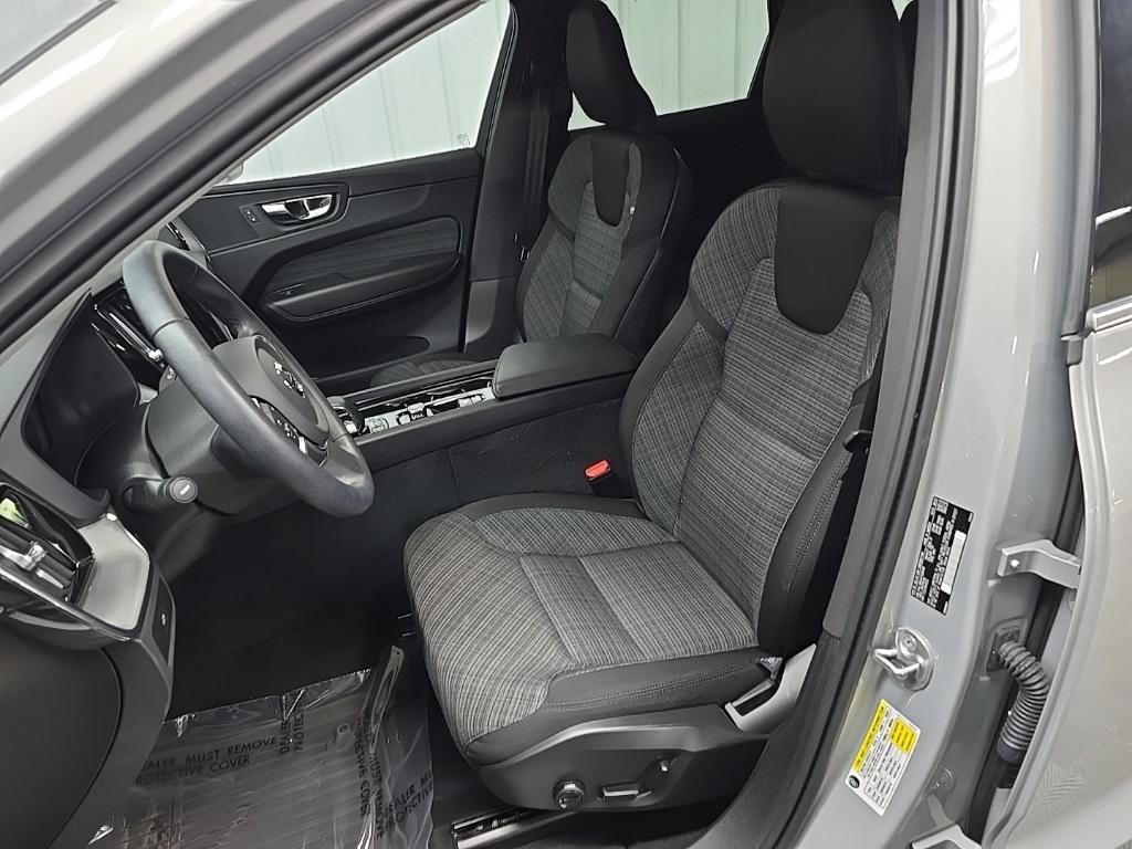 2023 Volvo XC60 B5 Core photo 29