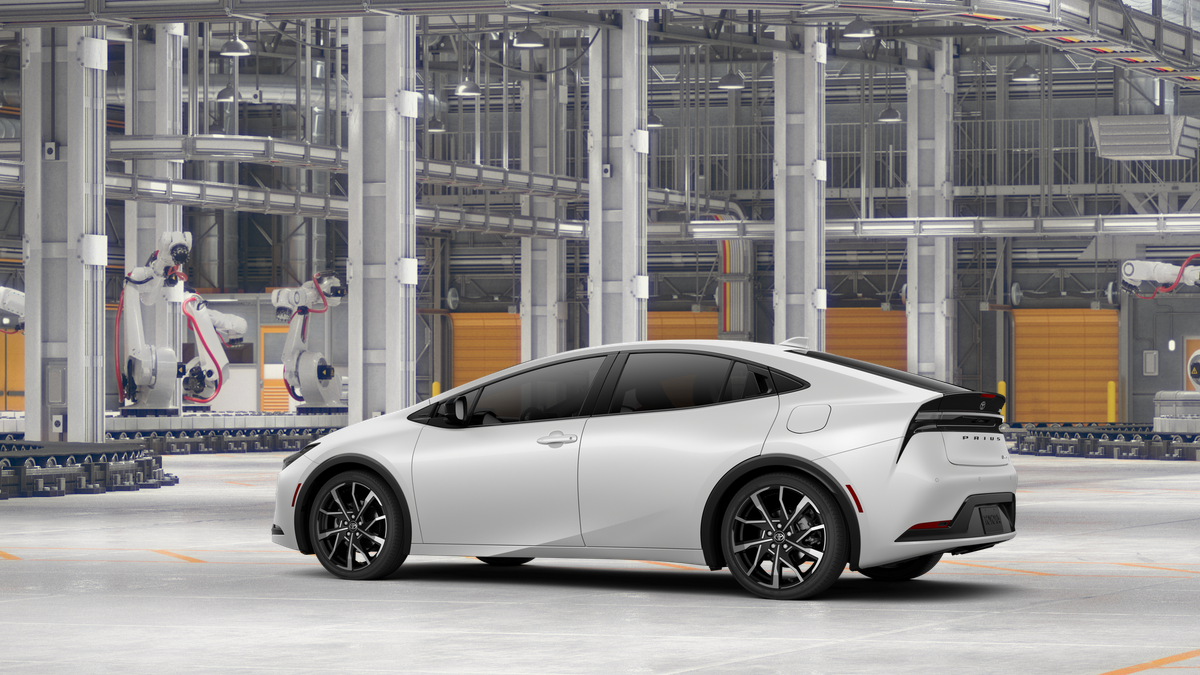 2026 Toyota Prius Plug-in Hybrid XSE photo 5