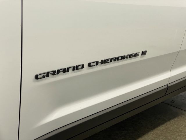 2025 Jeep Grand Cherokee Altitude photo 37