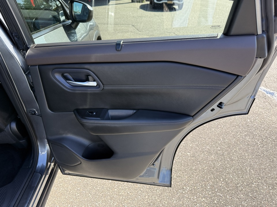 2023 Nissan Rogue SV photo 33