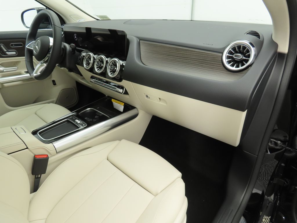 2026 Mercedes Benz GLA 250 photo 17