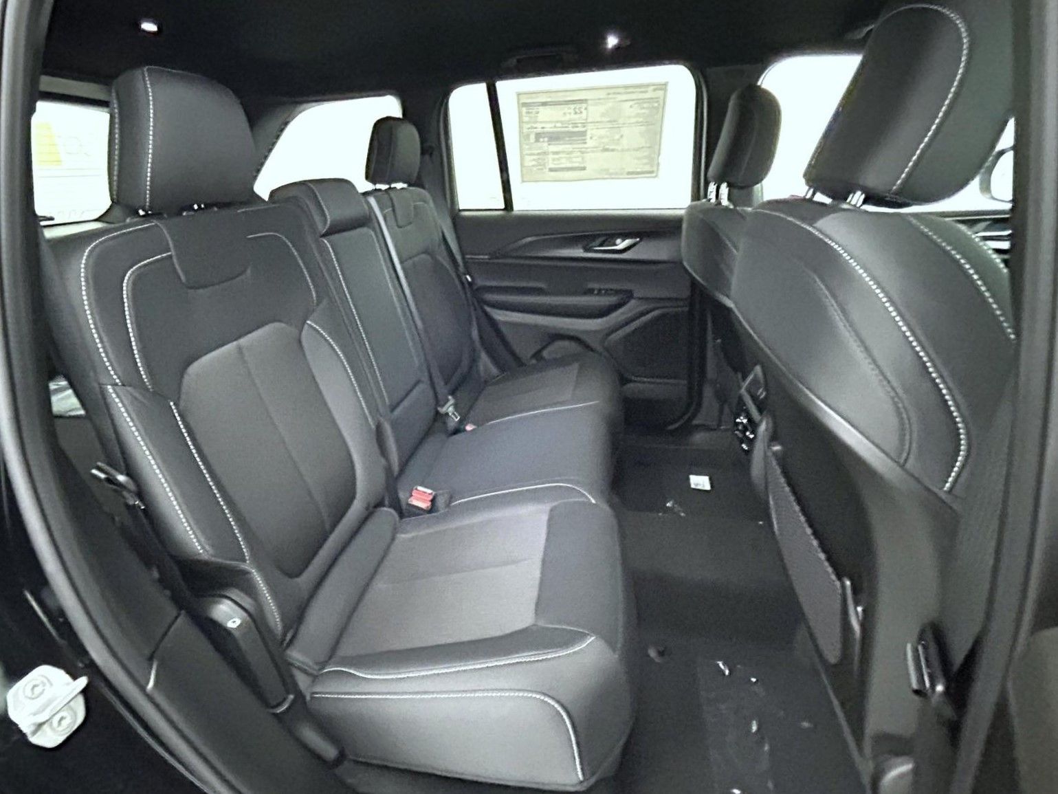 2025 Jeep Grand Cherokee Laredo Altitude photo 17