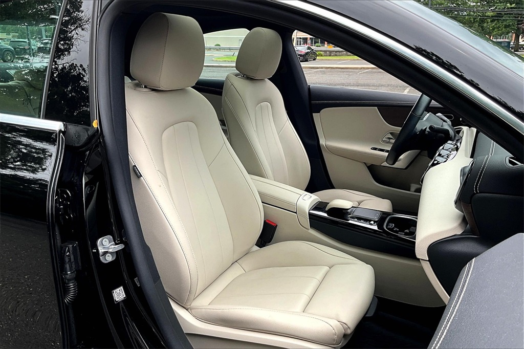 2023 Mercedes Benz CLA 250 4MATIC photo 7