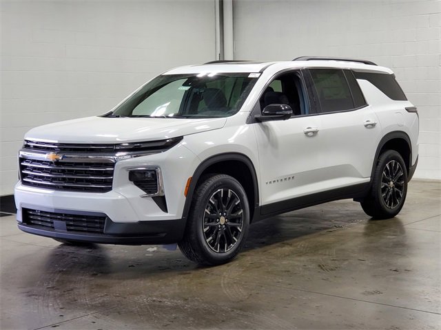2025 Chevrolet Traverse photo 2