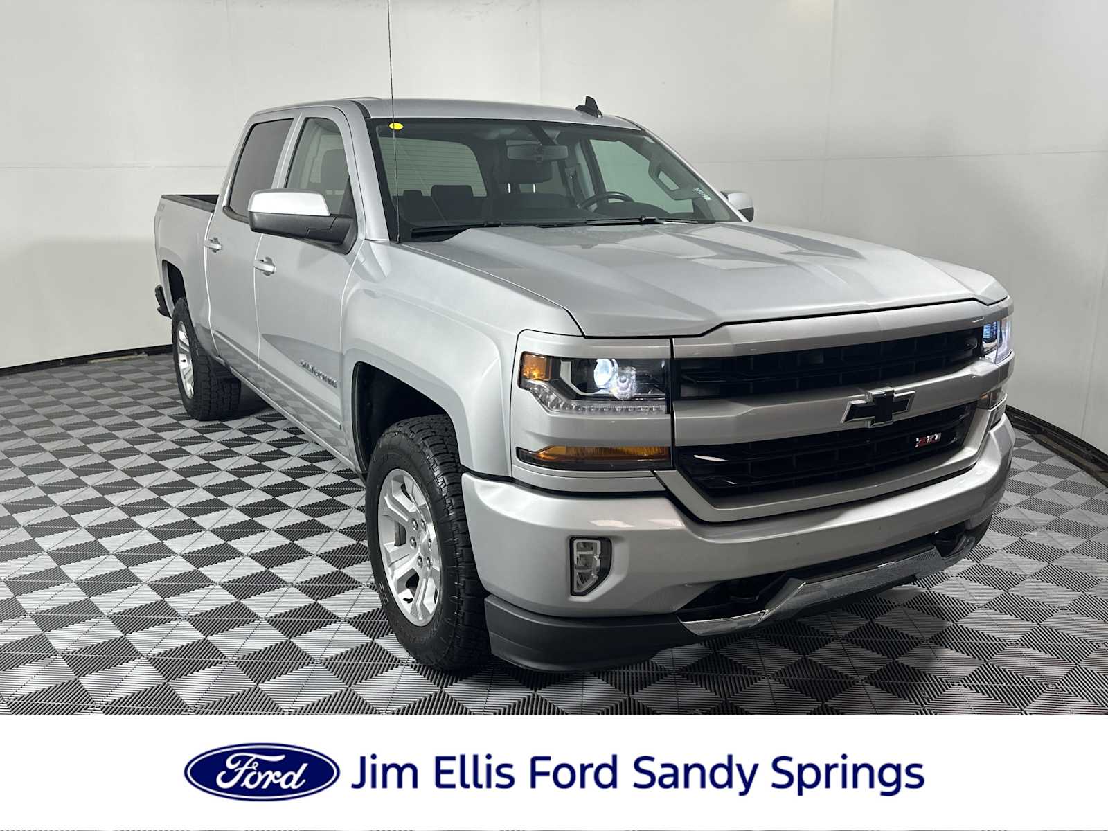 2016 Chevrolet Silverado 1500 LT photo 2