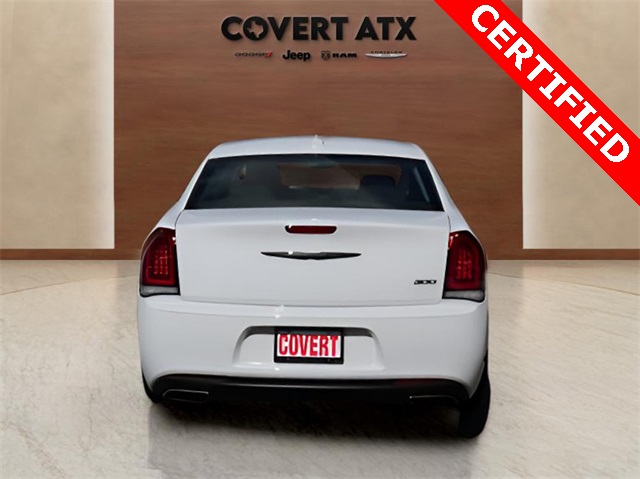 2023 Chrysler 300 Touring photo 3