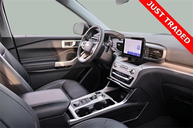 2023 Ford Explorer XLT photo 12