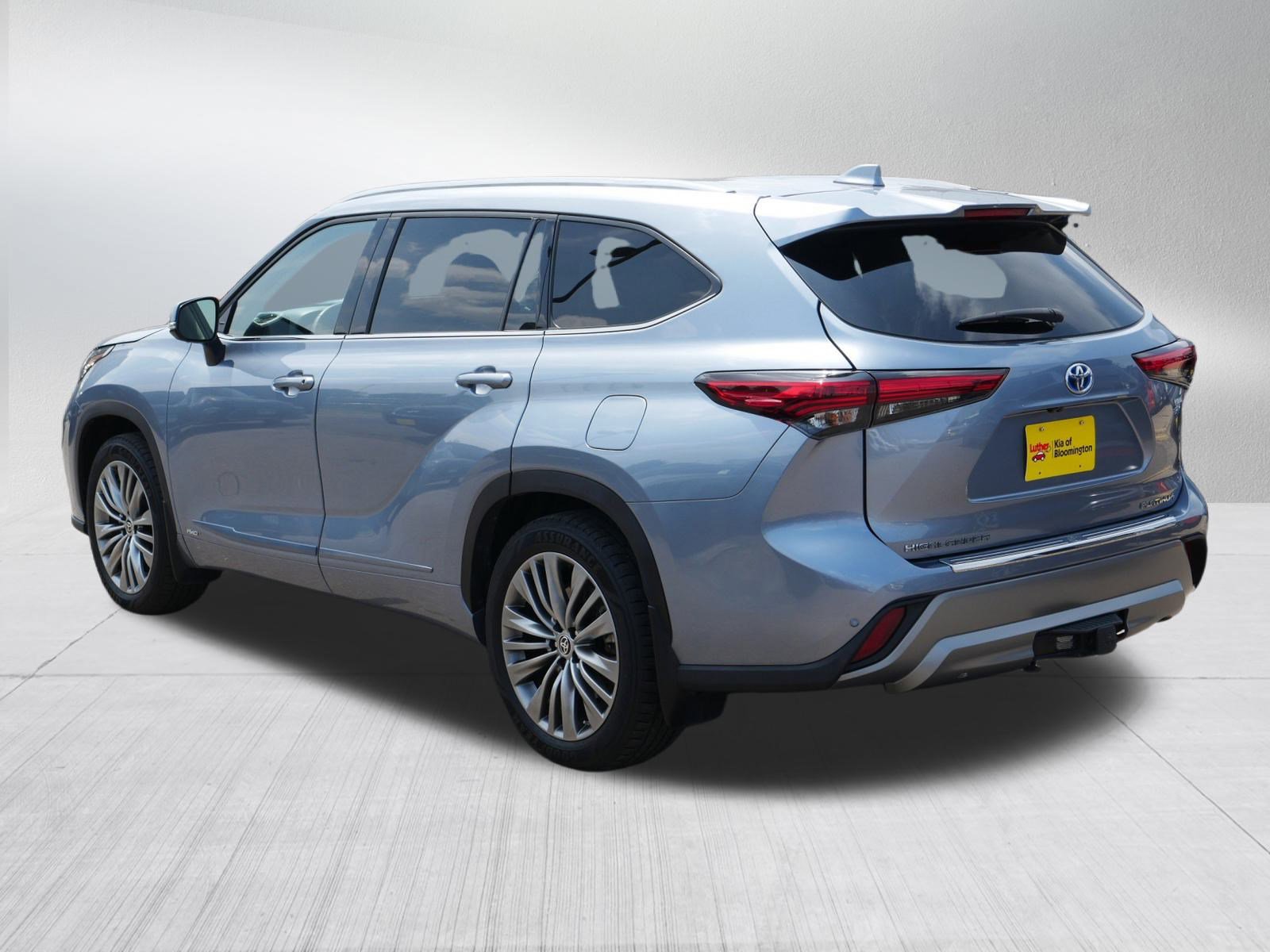 2022 Toyota Highlander Hybrid Platinum photo 3
