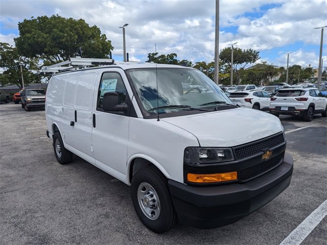 2025 Chevrolet Express Cargo 2500 photo 2