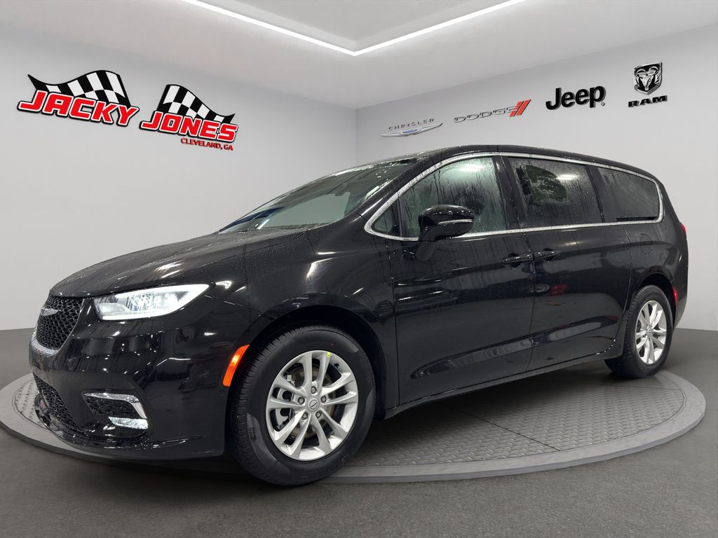 2026 Chrysler Pacifica Select's photo