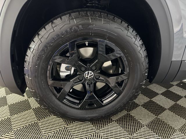 2025 Volkswagen Atlas Peak Edition SE photo 8