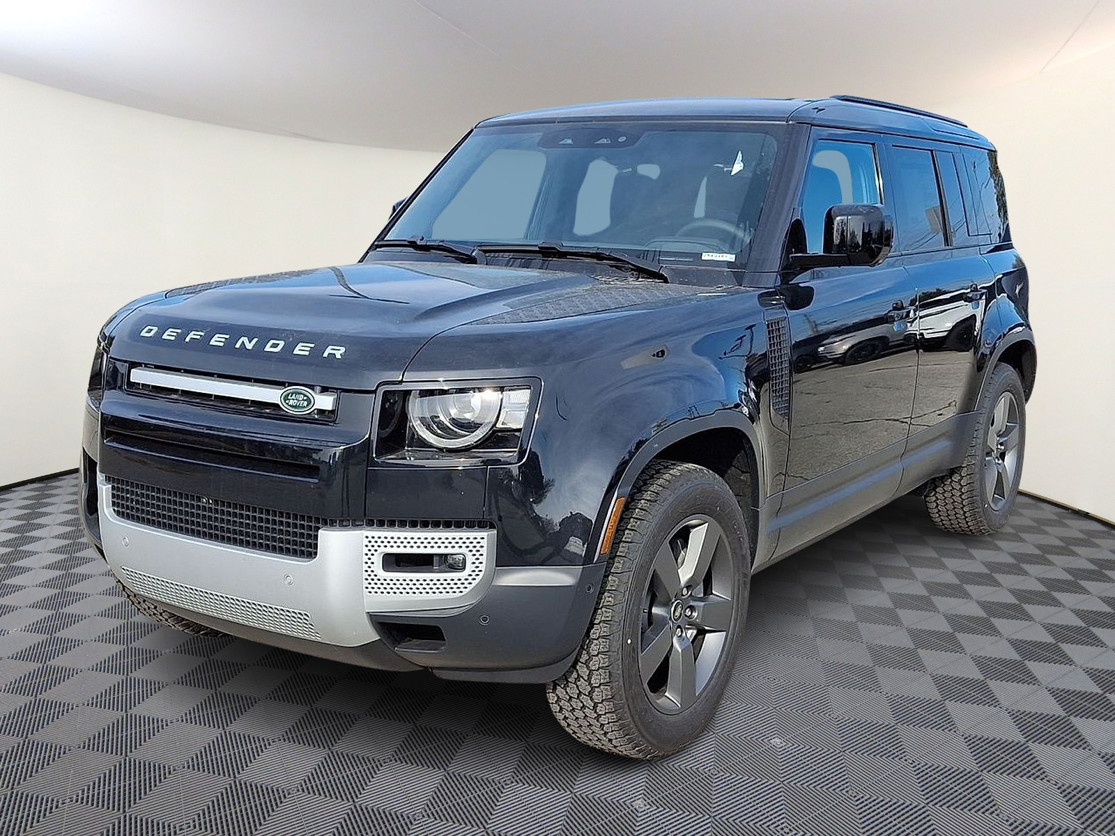 2025 Land Rover Defender S's photo