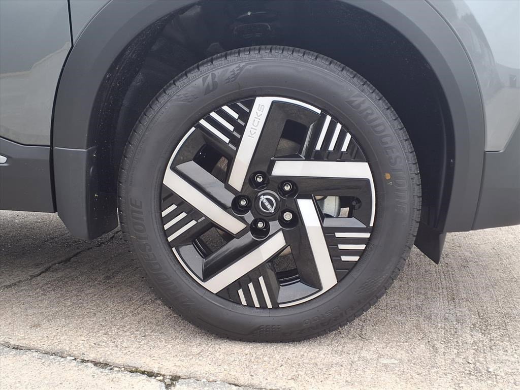 2026 Nissan Kicks SV photo 2
