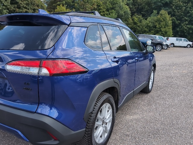 2022 Toyota Corolla Cross LE photo 6