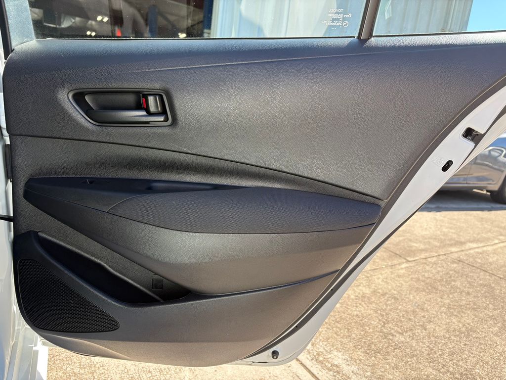 2022 Toyota Corolla LE photo 30