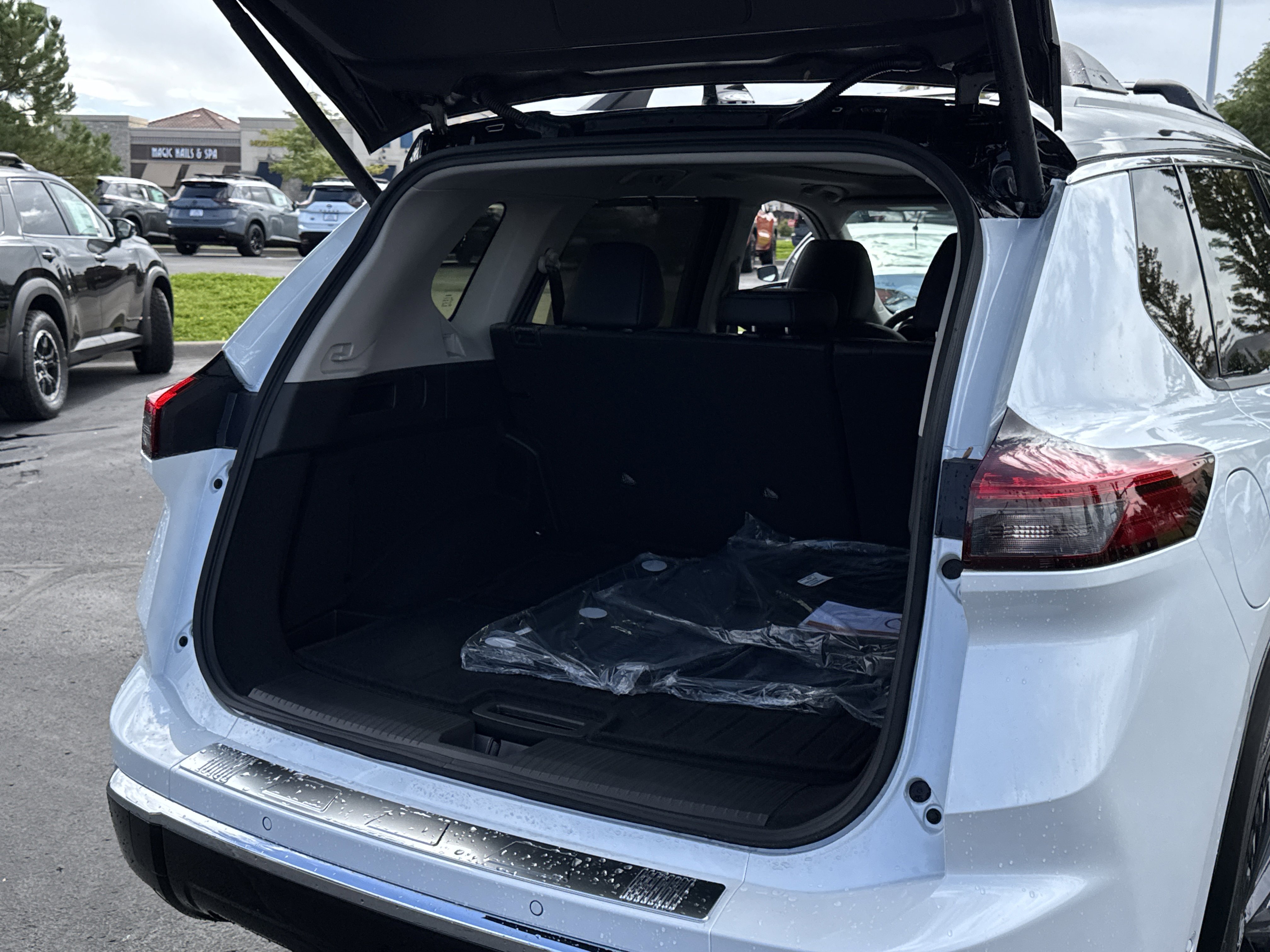 2026 Nissan Rogue Platinum photo 5