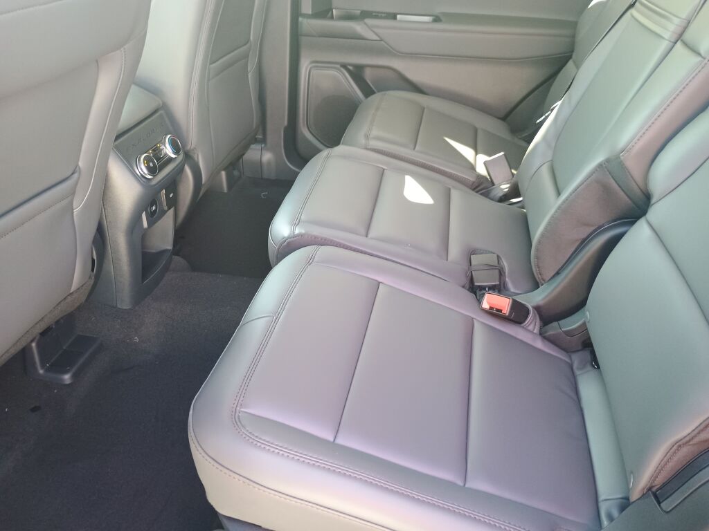 2025 Ford Explorer photo 15