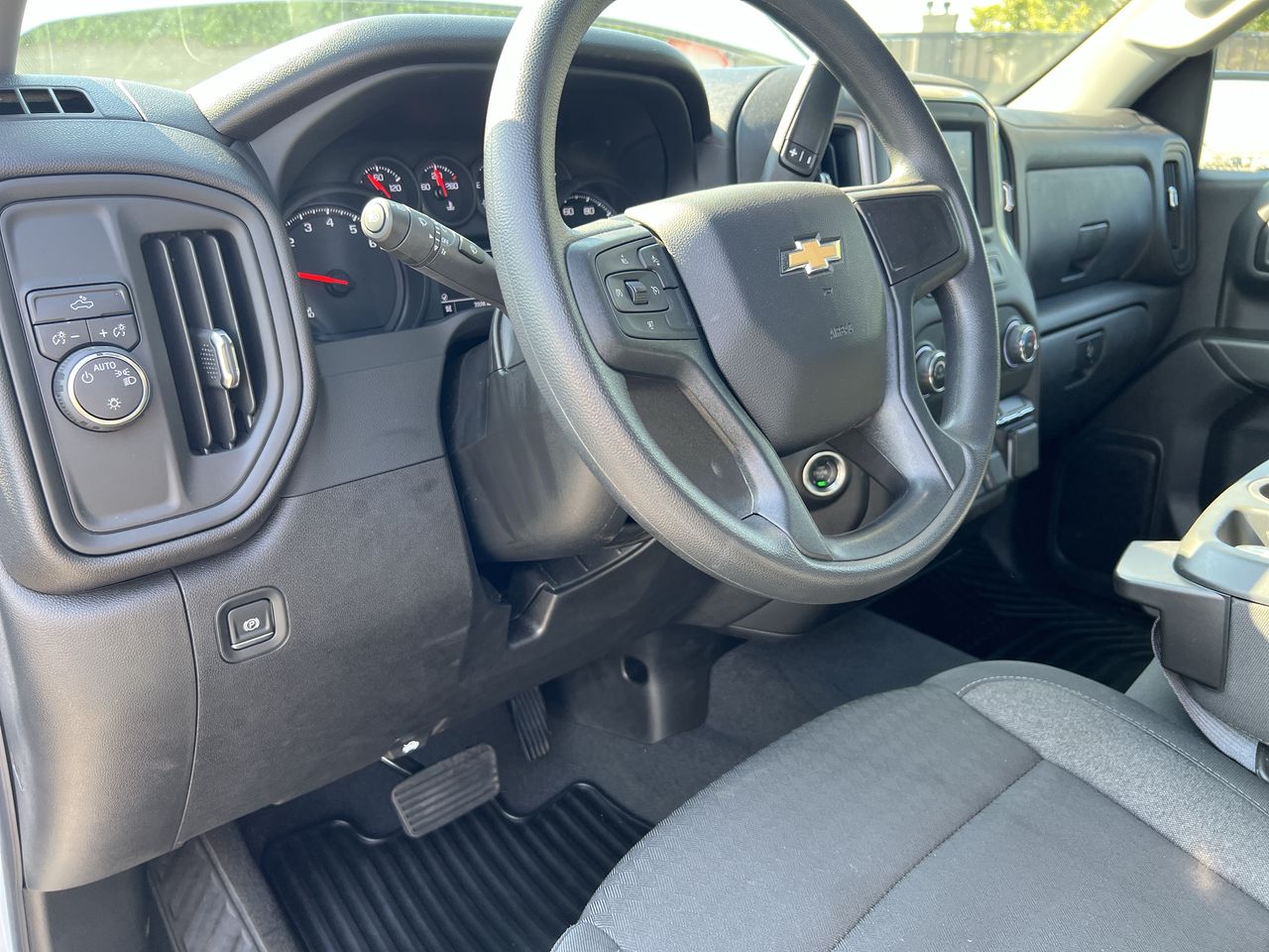 2025 Chevrolet Silverado 1500 Custom photo 44