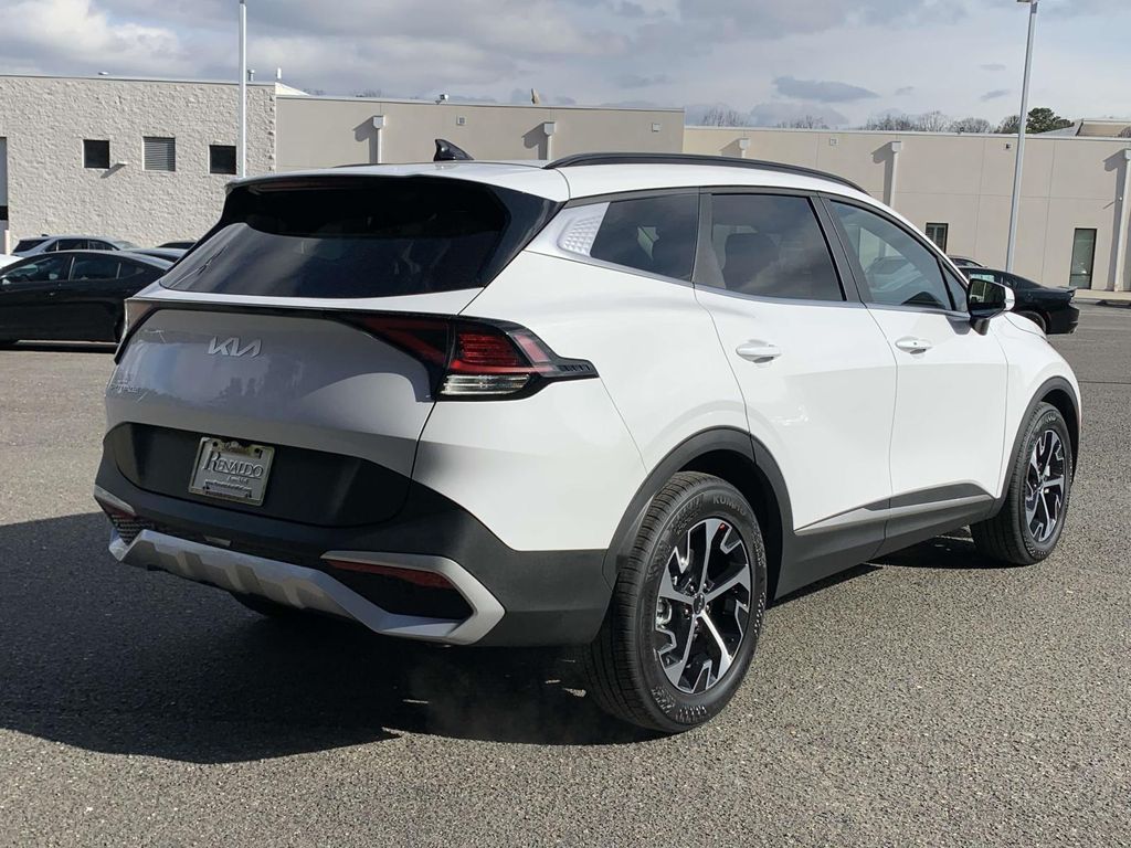 2025 Kia Sportage EX photo 3