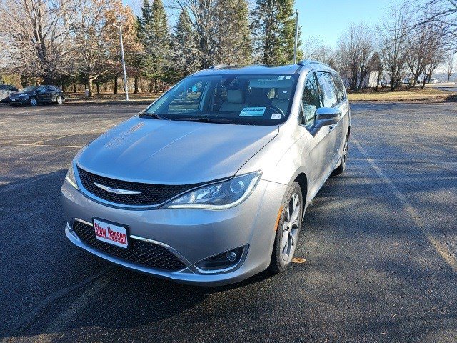2018 Chrysler Pacifica Limited's photo