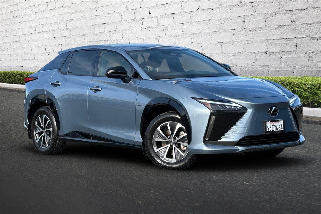 2025 Lexus RZ 300e photo 2