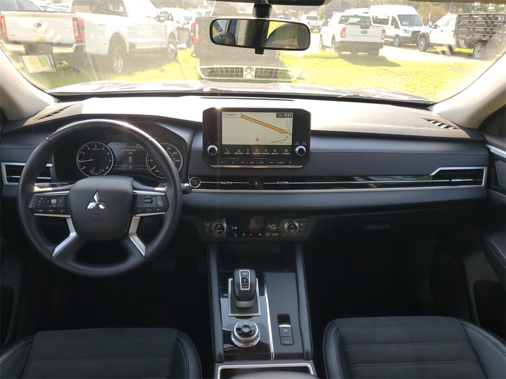 2024 Mitsubishi Outlander SE photo 28